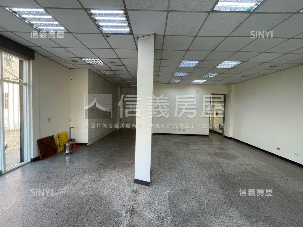 家樂福旁熱鬧吃市獨棟店面房屋室內格局與周邊環境