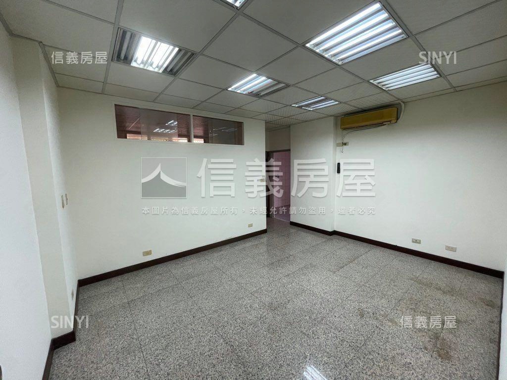 家樂福旁熱鬧吃市獨棟店面房屋室內格局與周邊環境
