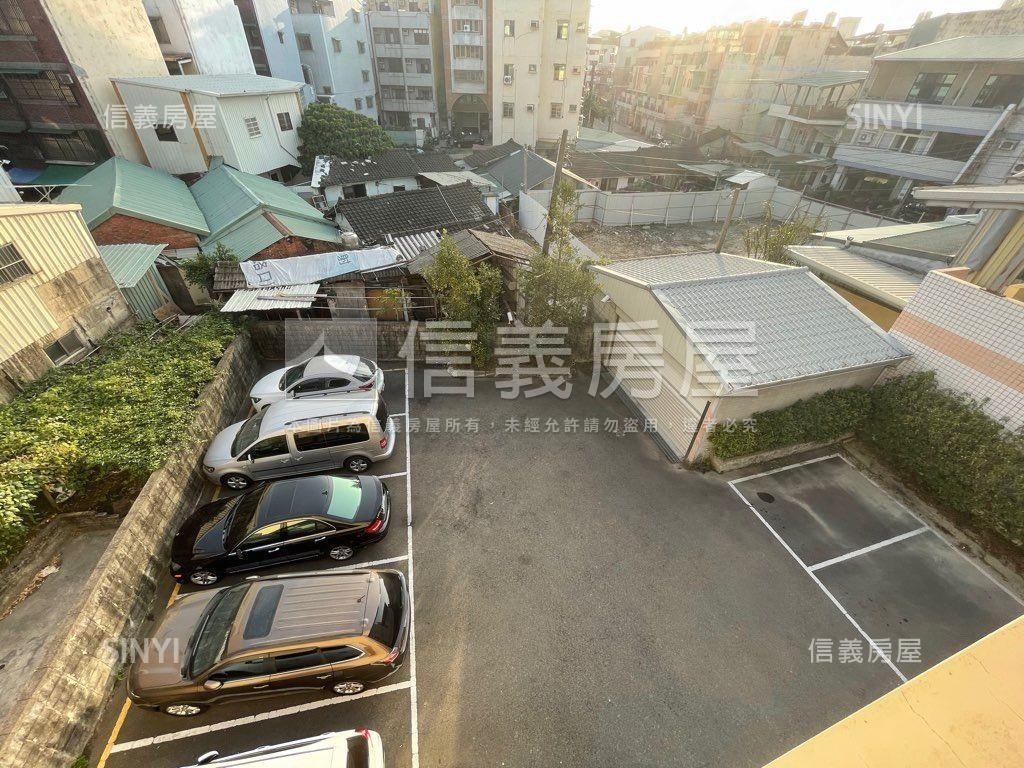 家樂福旁熱鬧吃市獨棟店面房屋室內格局與周邊環境
