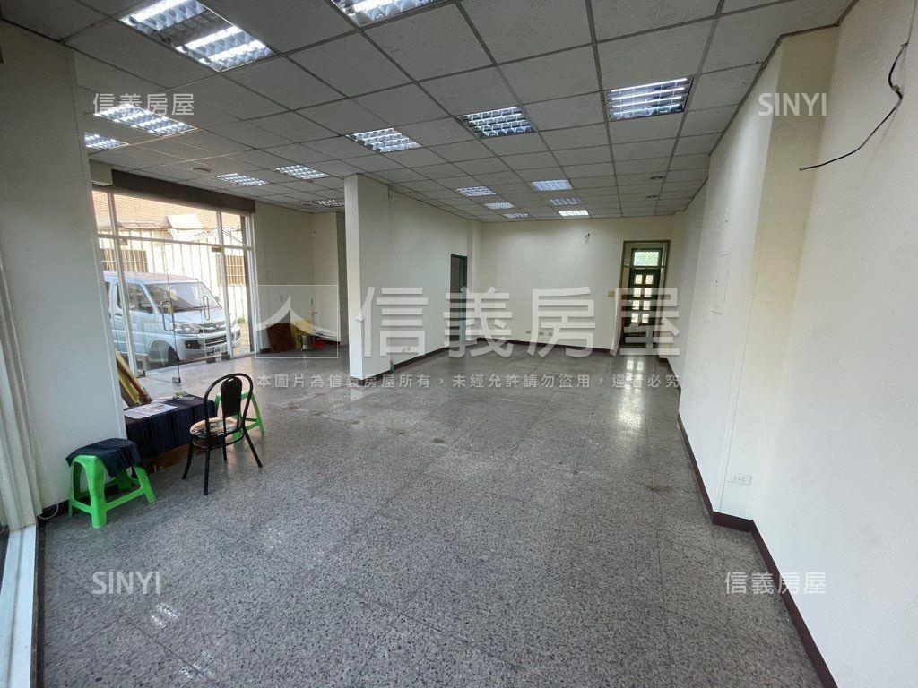 家樂福旁熱鬧吃市獨棟店面房屋室內格局與周邊環境