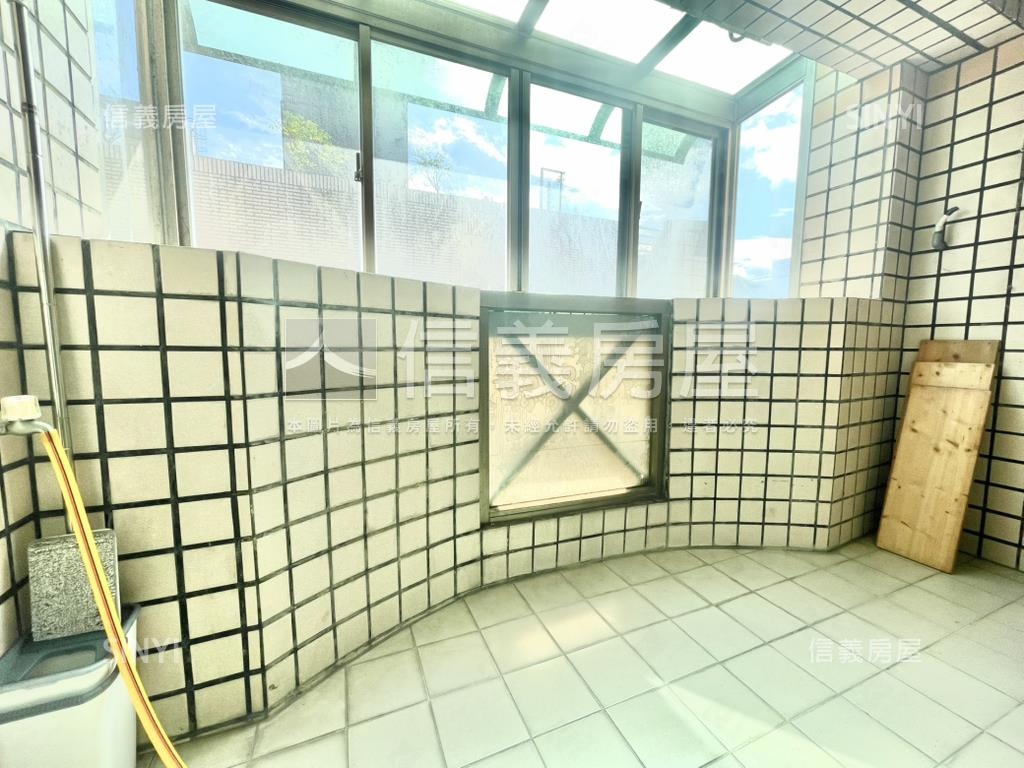 公園捷運市場機能好三房車房屋室內格局與周邊環境