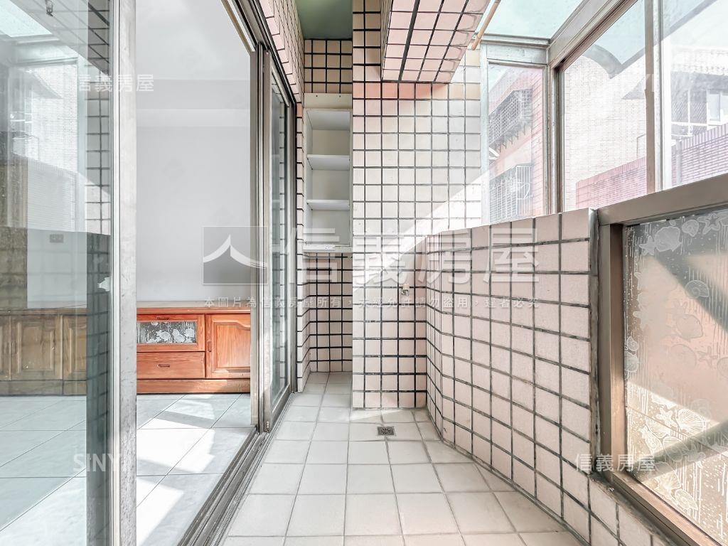 捷運市場機能棒棒三房車位房屋室內格局與周邊環境