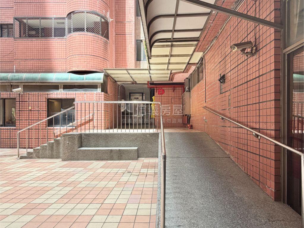 低總價｜美三房＋車位房屋室內格局與周邊環境