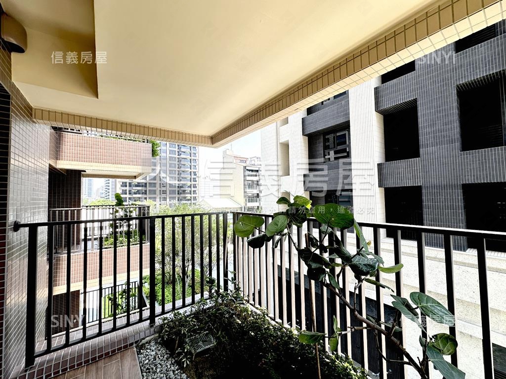 近美術館全新兩房平車位房屋室內格局與周邊環境