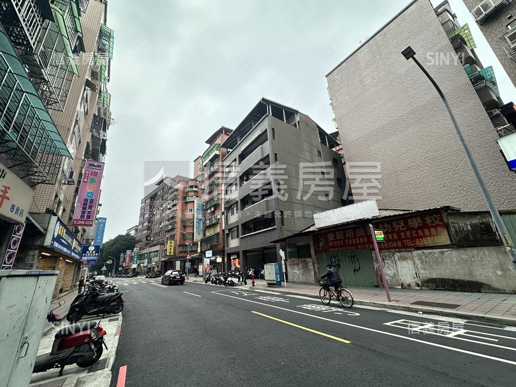 專任蘆洲民族金店面房屋室內格局與周邊環境