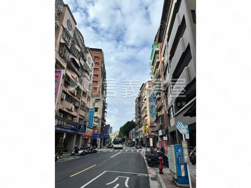 專任蘆洲民族金店面房屋室內格局與周邊環境