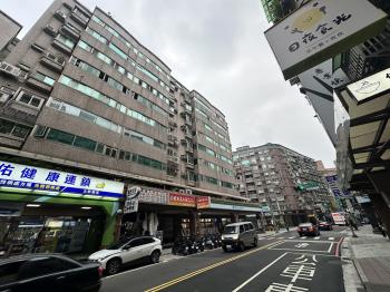 專任蘆洲民族金店面