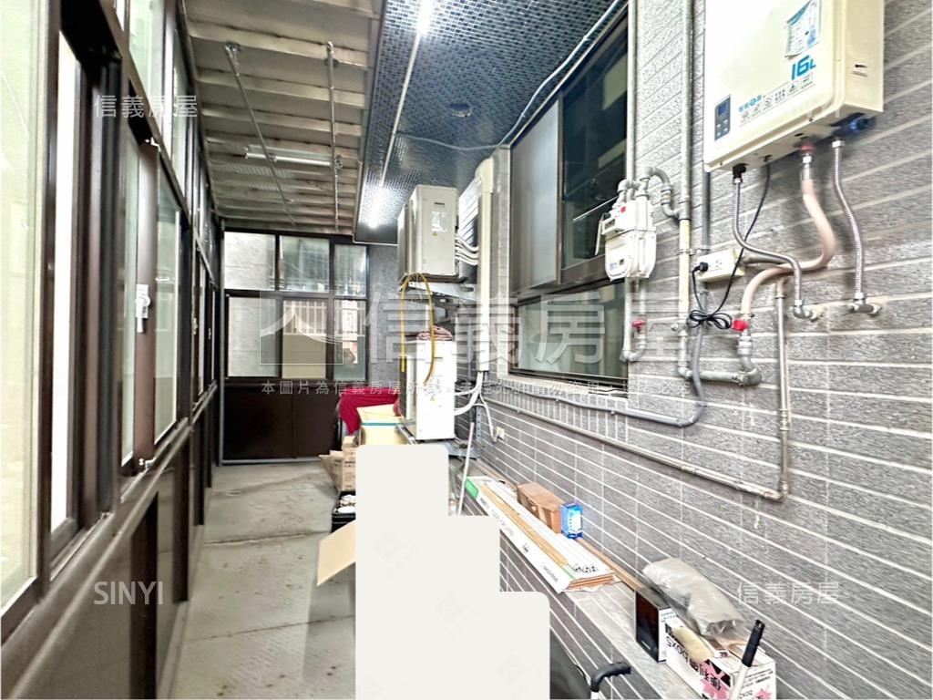 輔大附近華廈三房車位房屋室內格局與周邊環境