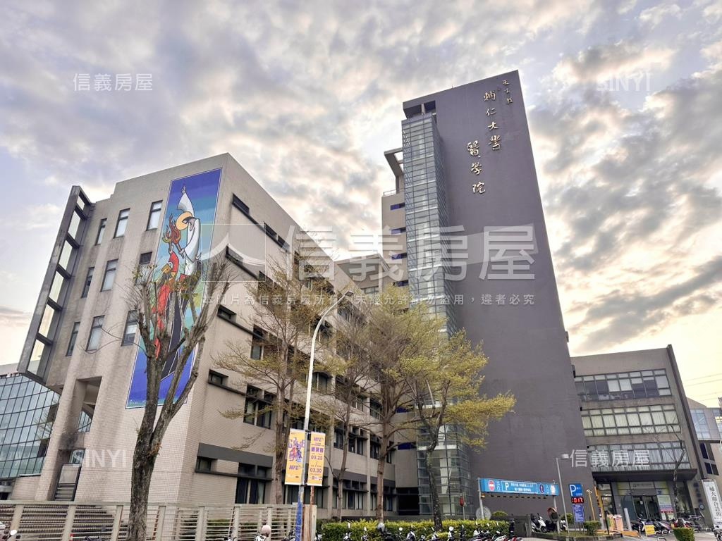 輔大附近華廈三房車位房屋室內格局與周邊環境