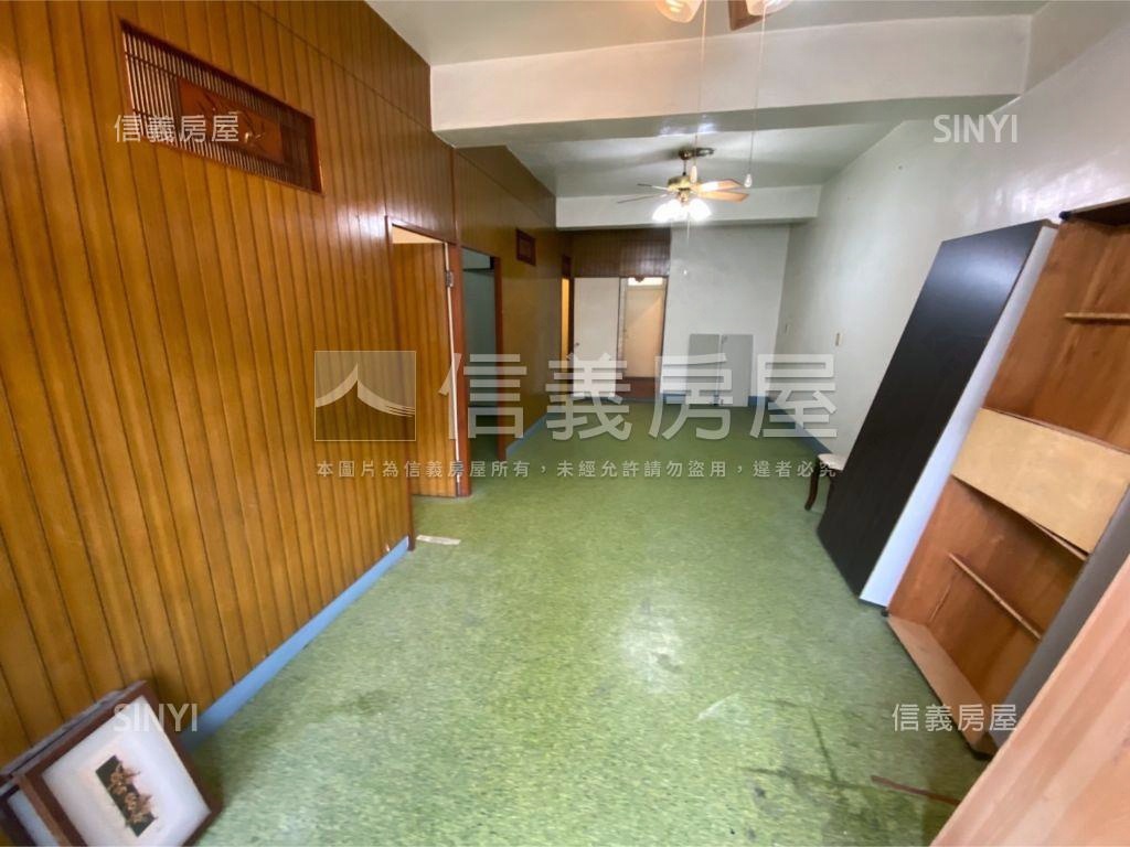 新泰國小低總公寓三樓房屋室內格局與周邊環境