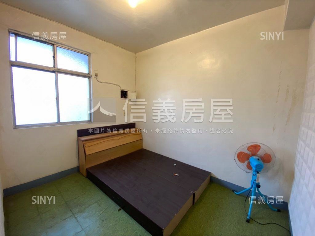 新泰國小低總公寓三樓房屋室內格局與周邊環境