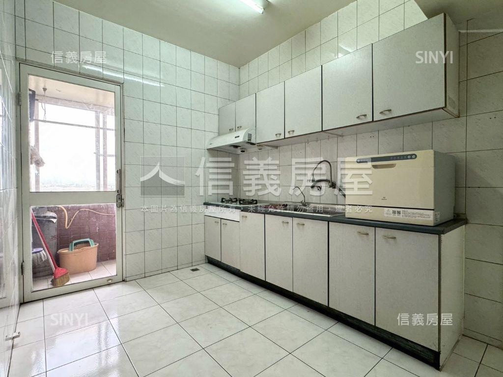 室內３１坪屋況佳三房平車房屋室內格局與周邊環境