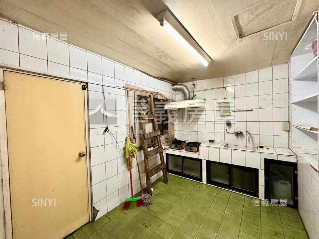 正馬路市區中心黃金店面房屋室內格局與周邊環境