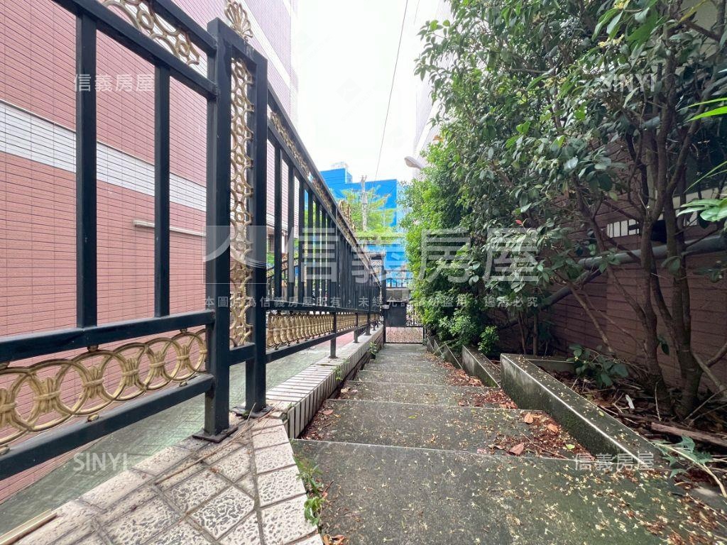 近精武站·大車庫·別墅房屋室內格局與周邊環境