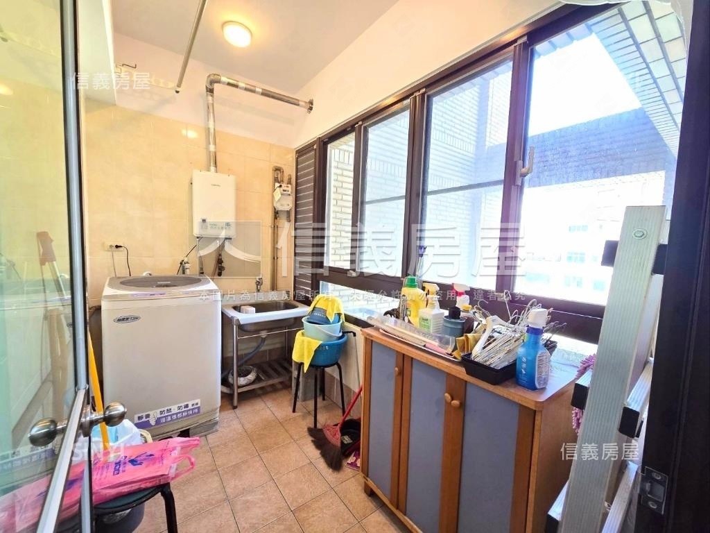 榮耀巴黎高樓邊間三房車位房屋室內格局與周邊環境