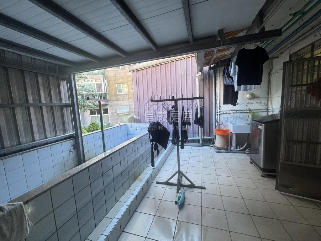 樟樹稀有邊間透天房屋室內格局與周邊環境