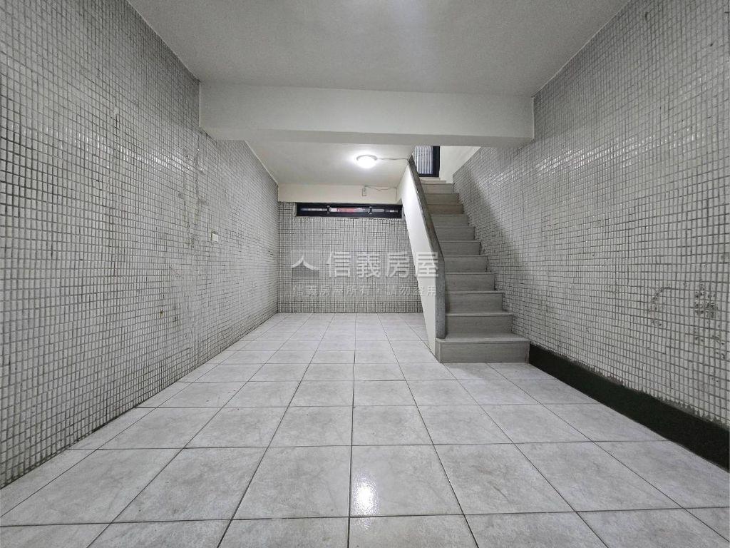 靜巷兩層樓大空間房屋室內格局與周邊環境