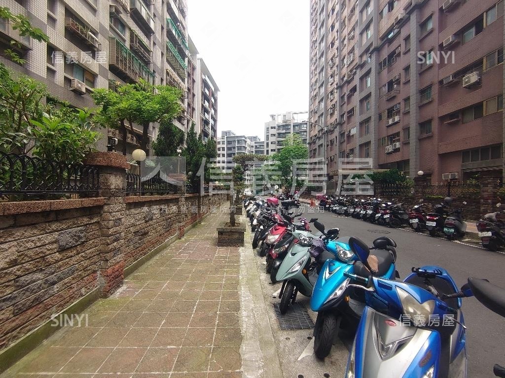 新春街‧機能豐富電梯三房房屋室內格局與周邊環境