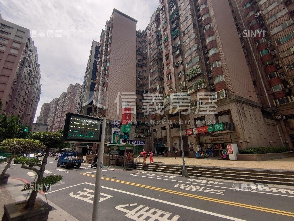 新春街‧機能豐富電梯三房房屋室內格局與周邊環境