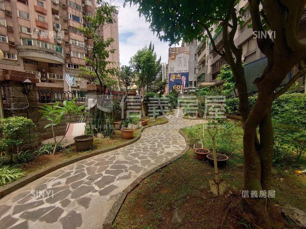 新春街‧機能豐富電梯三房房屋室內格局與周邊環境