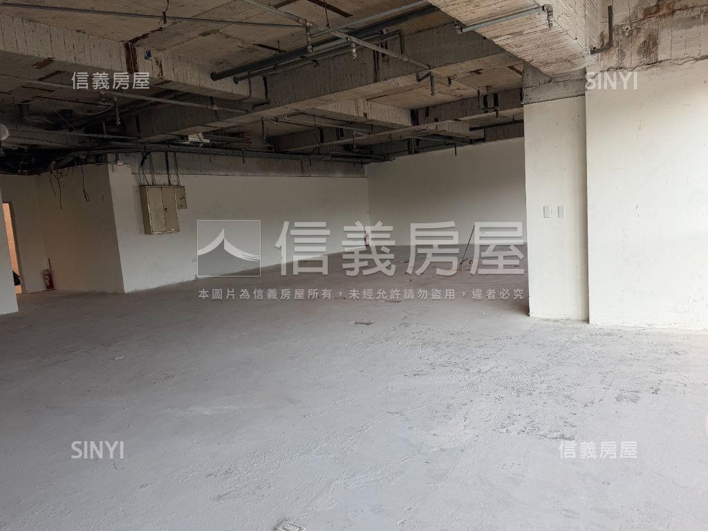汐止經緯中心頂樓廠辦房屋室內格局與周邊環境
