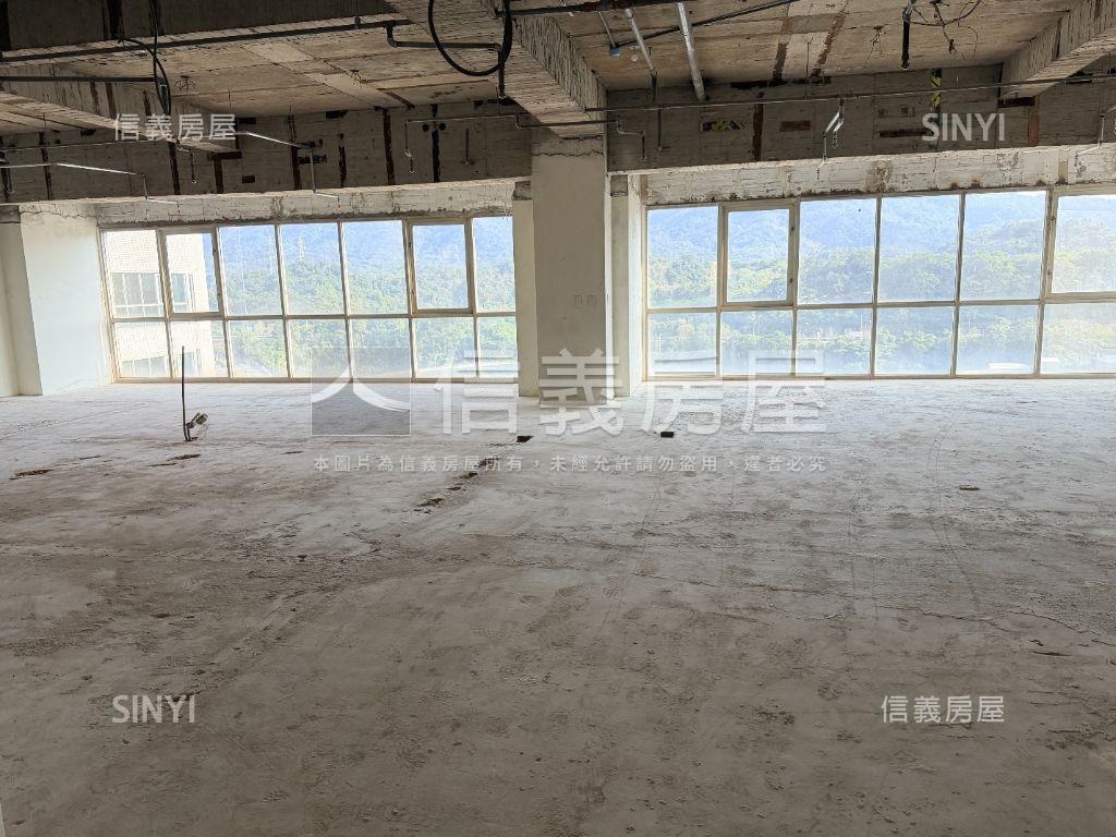 汐止經緯中心頂樓廠辦房屋室內格局與周邊環境