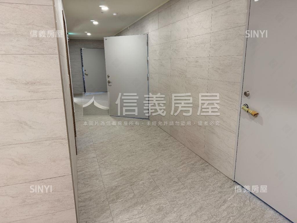 汐止經緯中心頂樓廠辦房屋室內格局與周邊環境