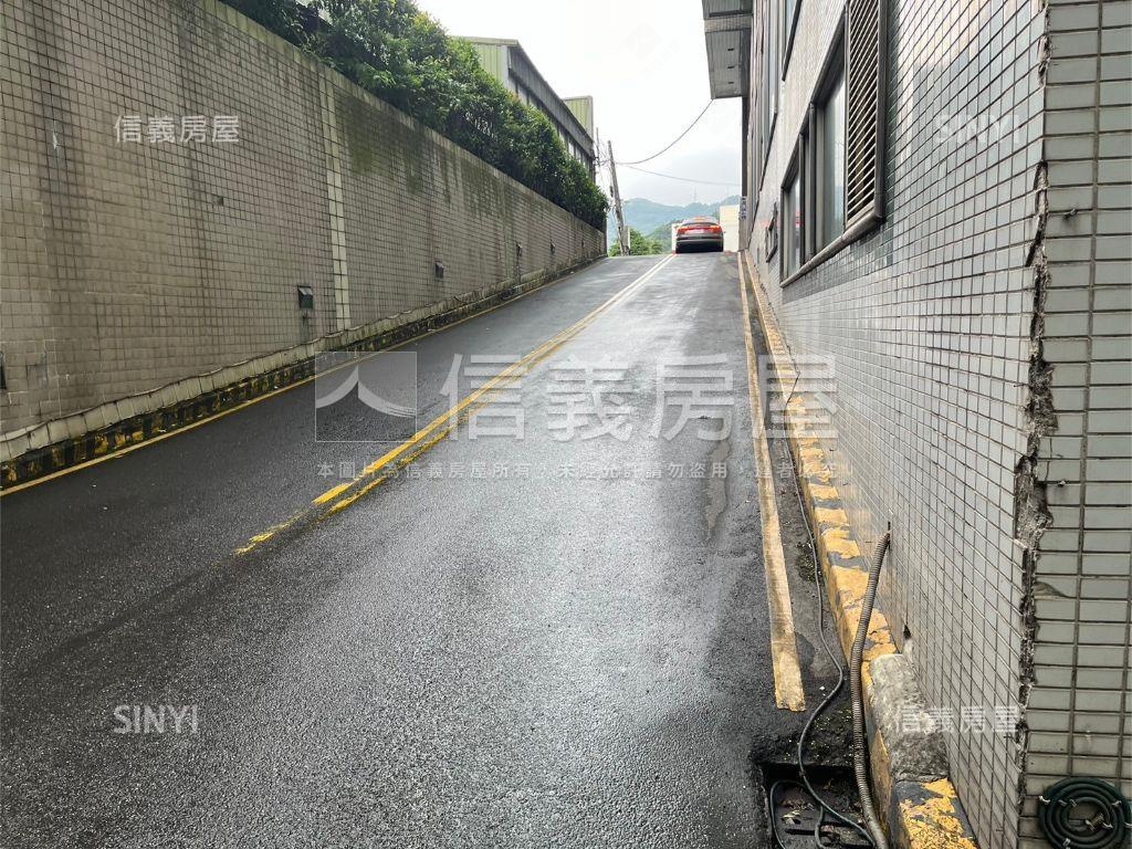 汐止經緯中心頂樓廠辦房屋室內格局與周邊環境