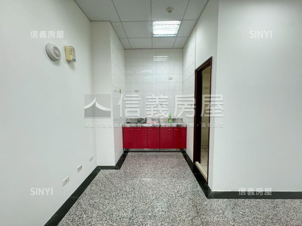 中壢冠世界創業置產金店面房屋室內格局與周邊環境