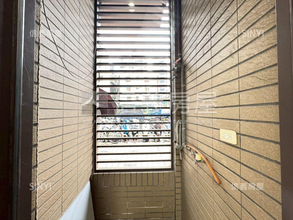 中壢冠世界創業置產金店面房屋室內格局與周邊環境