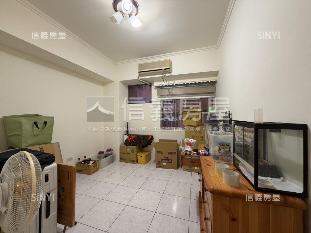 宏總新中國三房車位房屋室內格局與周邊環境