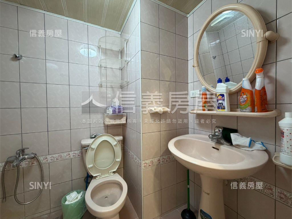 宏總新中國三房車位房屋室內格局與周邊環境