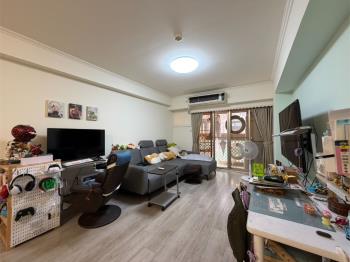 宏總新中國三房車位