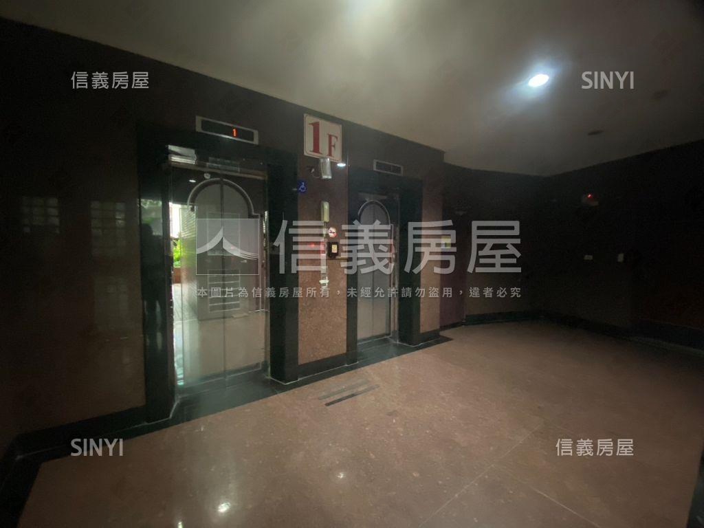 新泰稀有車位房屋室內格局與周邊環境