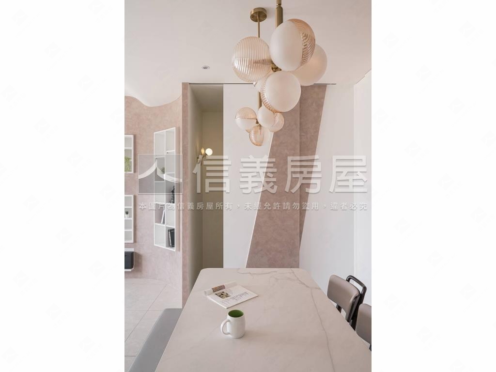 金獅臨路５米面寬絕美透天房屋室內格局與周邊環境