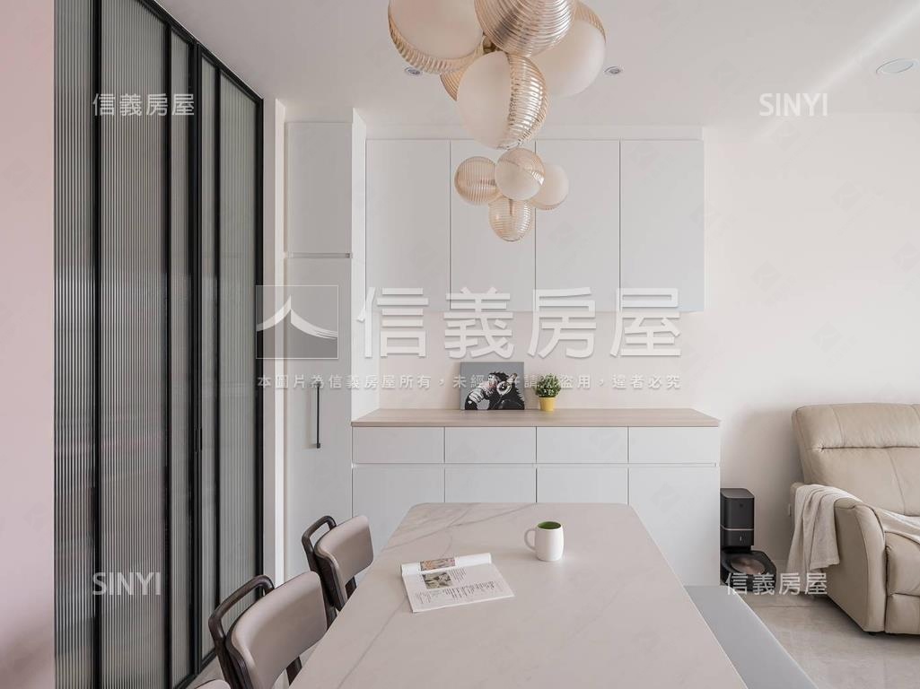 金獅臨路５米面寬絕美透天房屋室內格局與周邊環境