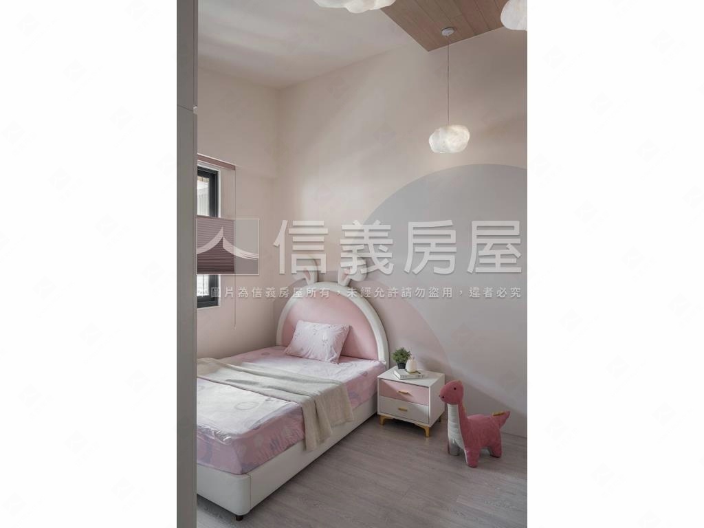 金獅臨路５米面寬絕美透天房屋室內格局與周邊環境