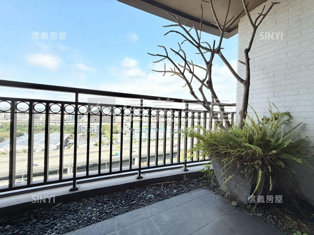 全新次頂樓視野三房雙平車房屋室內格局與周邊環境