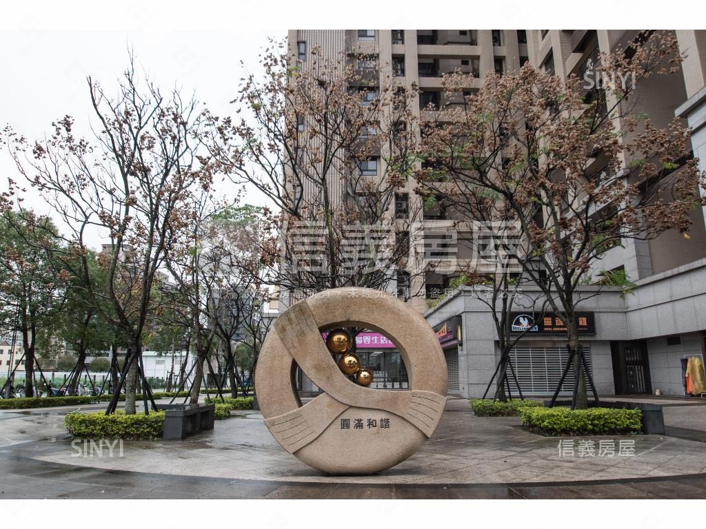 專任艾菲爾美裝三房車位房屋室內格局與周邊環境