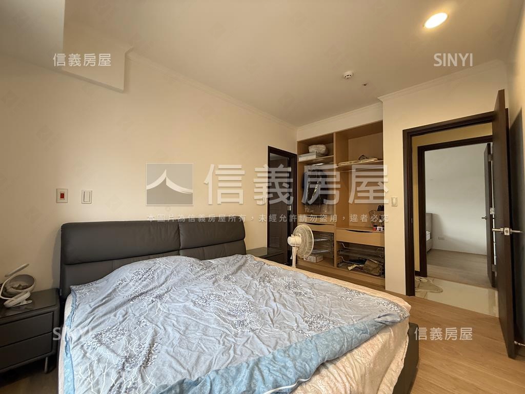 專任艾菲爾美裝三房車位房屋室內格局與周邊環境