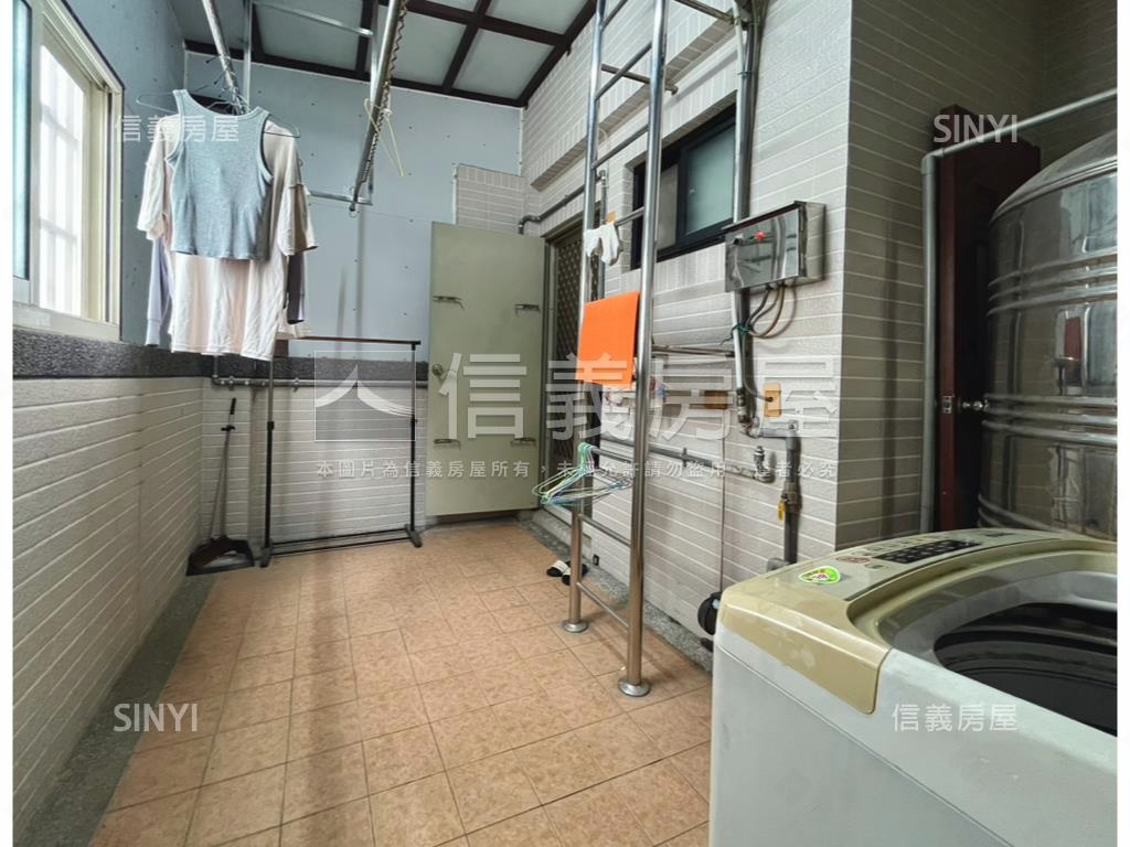 楠梓高大車庫庭園別墅房屋室內格局與周邊環境