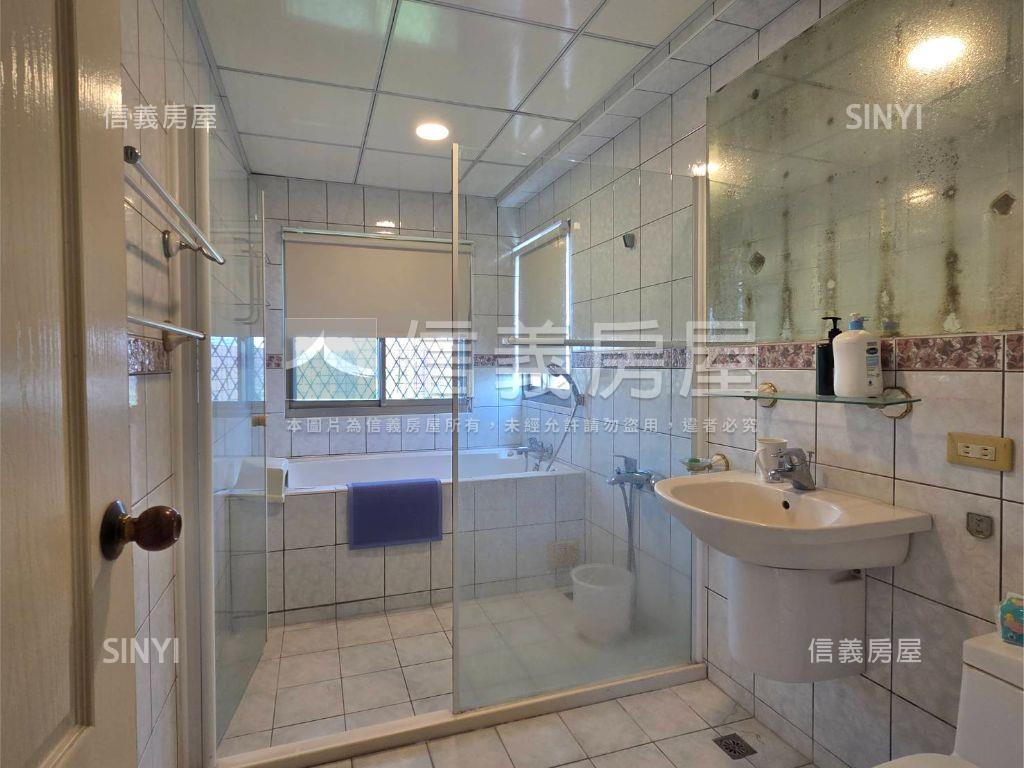 三多商圈高樓海景五房平車房屋室內格局與周邊環境