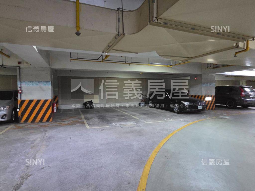三多商圈高樓海景五房平車房屋室內格局與周邊環境