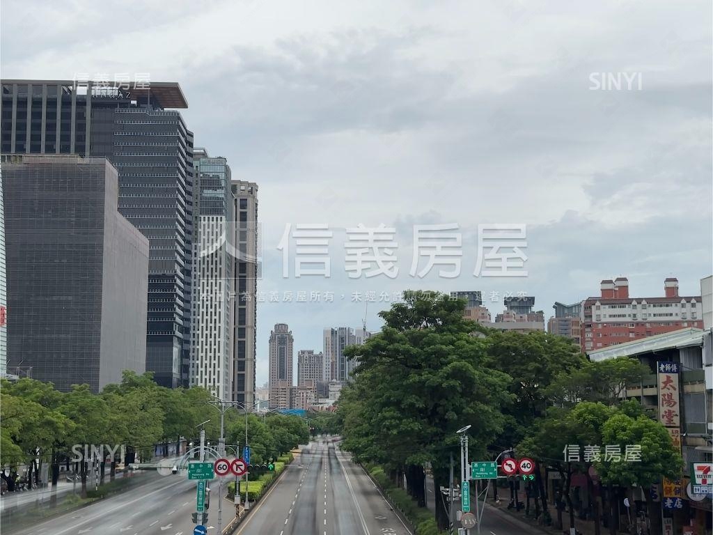 近市府文心路口透天房屋室內格局與周邊環境