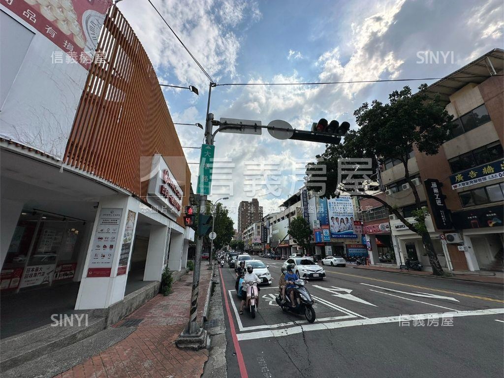 近市府文心路口透天房屋室內格局與周邊環境
