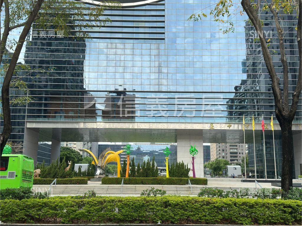 近市府文心路口透天房屋室內格局與周邊環境