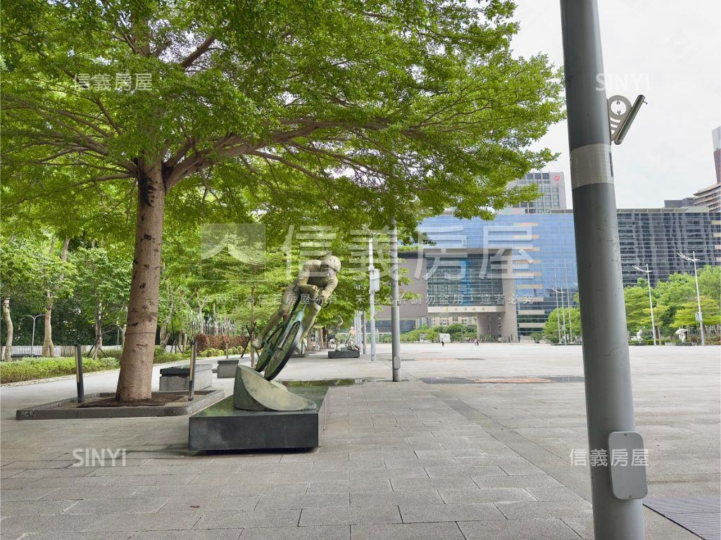 近市府文心路口透天房屋室內格局與周邊環境