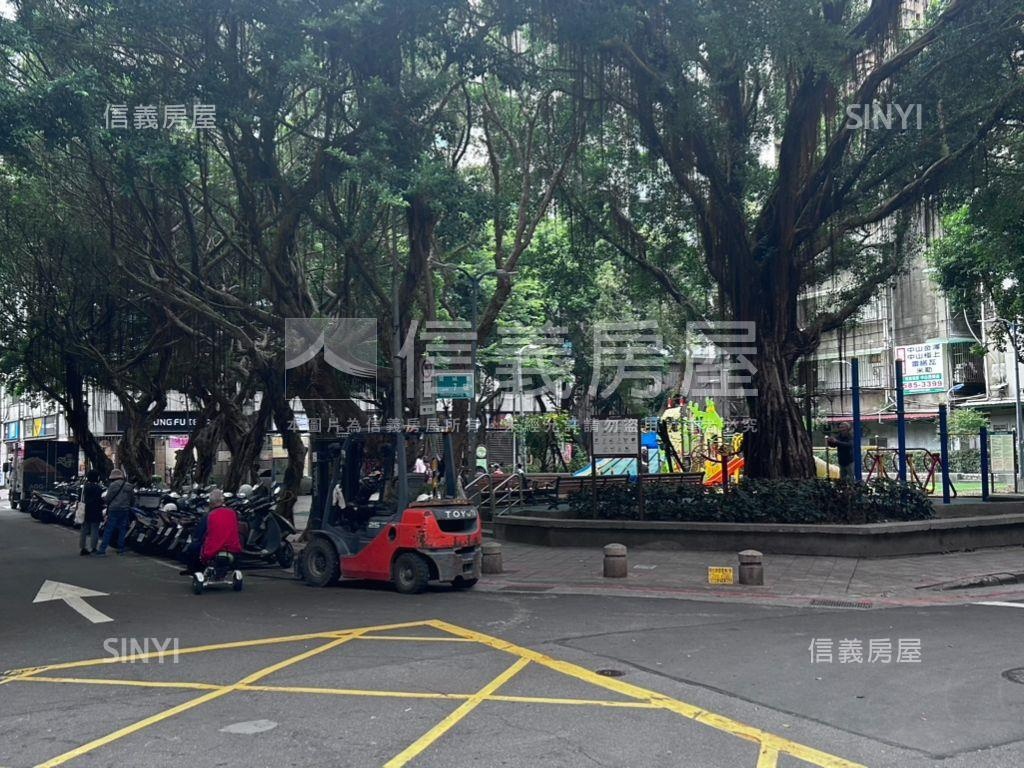 近中山國小站黃金店面房屋室內格局與周邊環境