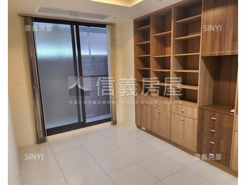 西屯福雅路輕井澤別墅房屋室內格局與周邊環境