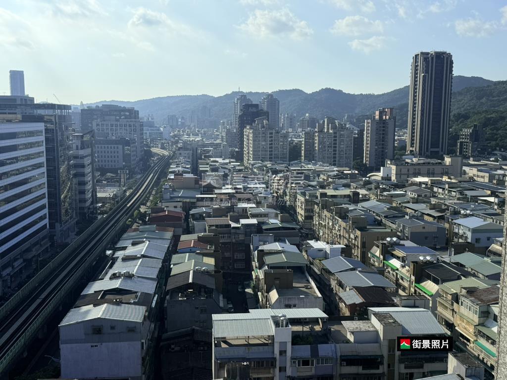 移動光城套房美妝戶房屋室內格局與周邊環境